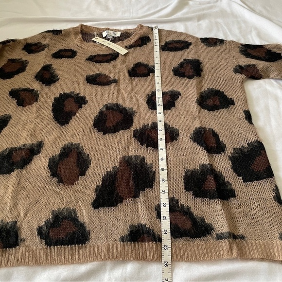 NEW She + Sky One Size Leopardd Animal Print Sweater Soft Fuzzy Cozy - Picture 7 of 9